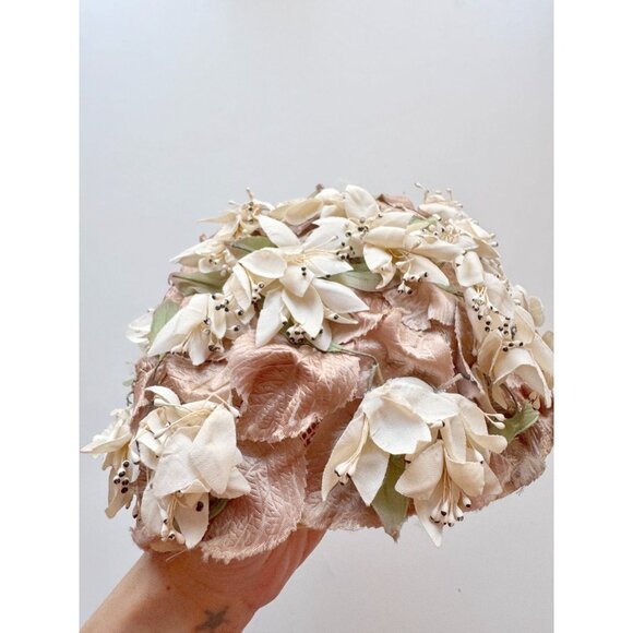 Vintage PASADENA Ivory Faux Floral Taupe Satin Petal Beehive Hat - Picture 10 of 16